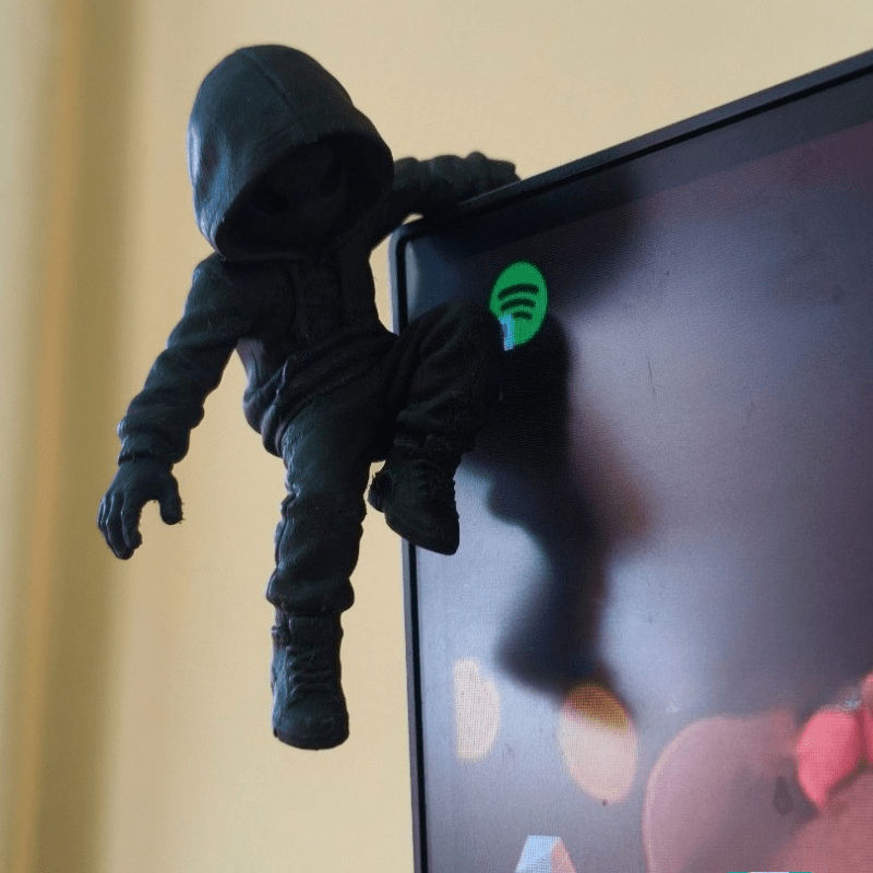 Patung Mini Alien Hoodie Climb - Retro Gaming Gadgets ulasan dan harga